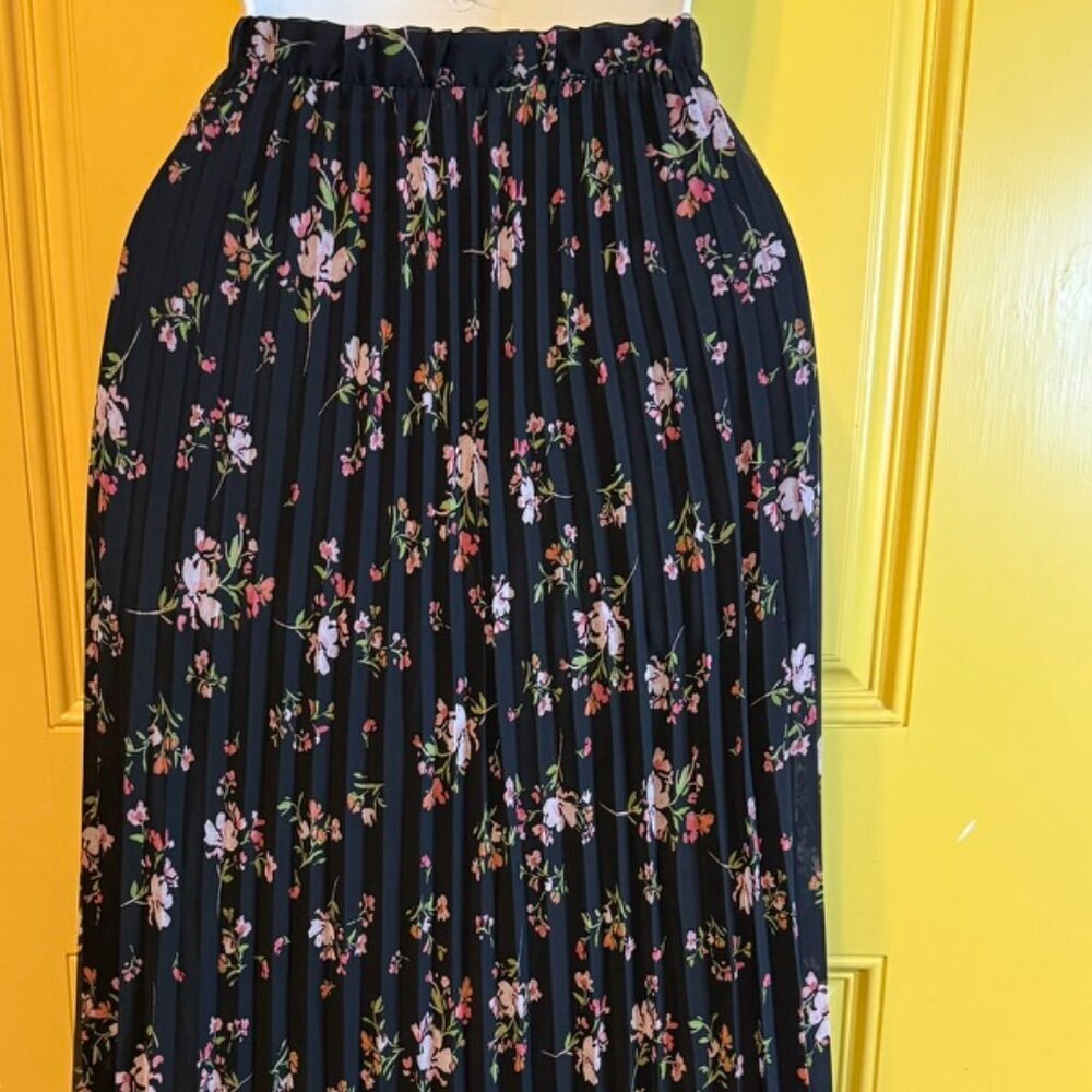 Vince Camuto Skirt Size‎ Medium Midi Accordion Lined Floral Office